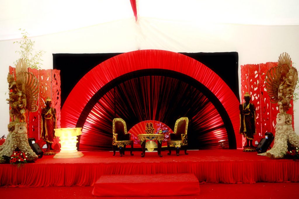 Oriental Themecircle draping stage back drop wall divider red and black thrones cultural statues and decor